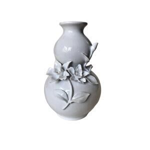 Tozai Home Capo-Di-Monte Double Gourd Vase White Porcelain Floral Design 6 x 4